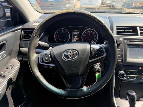 Used 2016 Toyota Camry SE image 11