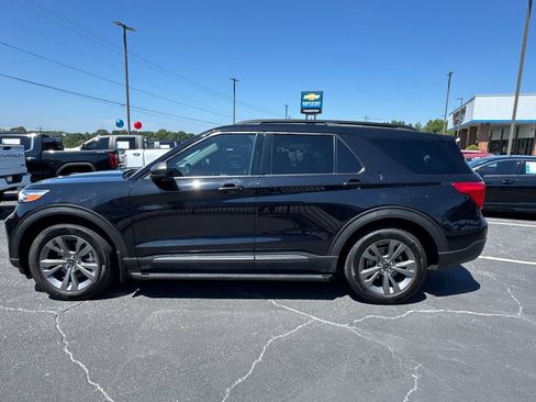 Used 2021 Ford Explorer XLT w/ Equipment Group 202A AWD/4WD image 9
