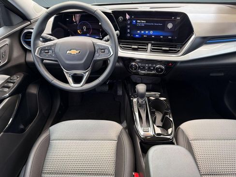 Certified 2025 Chevrolet Trax LT w/ Driver Confidence Package FWD image 28