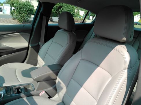 Certified 2017 Chevrolet Cruze Premier w/ Enhanced Convenience Package FWD image 12