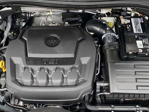 Used 2020 Volkswagen Tiguan SE w/ Panoramic Sunroof Package image 11