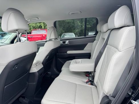 Used 2025 Hyundai Santa Fe SEL FWD image 28