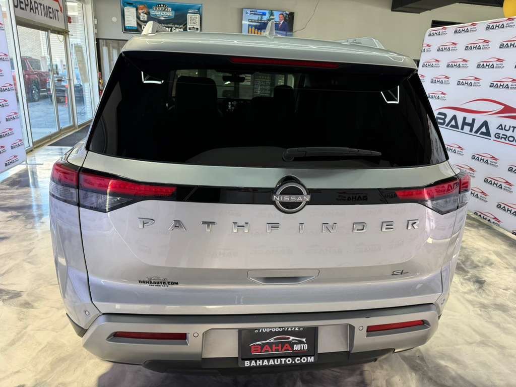 Used 2025 Nissan Pathfinder SL FWD image 9