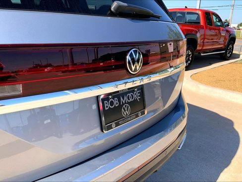 Used 2024 Volkswagen Atlas SE FWD image 8