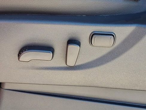 Used 2025 Nissan Frontier Pro-X image 16