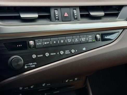 Used 2019 Lexus ES 350 w/ Premium Package image 29