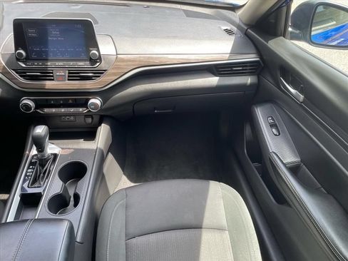 Used 2025 Nissan Altima 2.5 SV FWD image 7