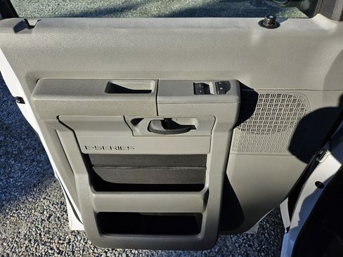 Used 2014 Ford E-250 and Econoline 250 w/ Power Group image 12