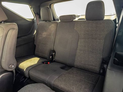 Used 2024 Chevrolet Traverse LT image 9