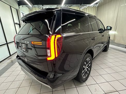 Used 2025 Ford Expedition Platinum image 5