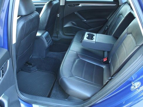 Used 2017 Volkswagen Passat 1.8T R-Line FWD image 17