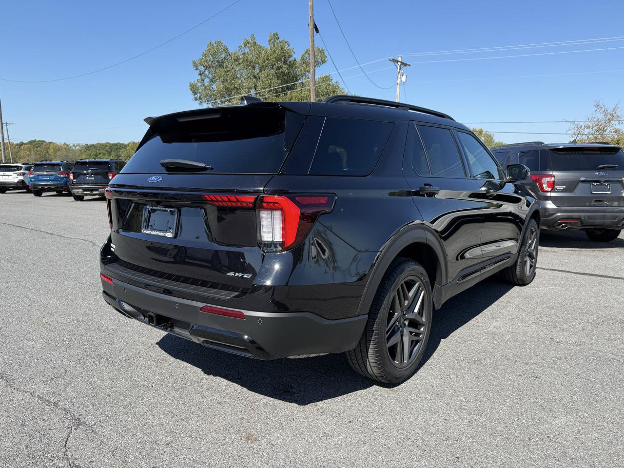 Used 2025 Ford Explorer ST-Line w/ ST-Line Street Pack AWD/4WD image 6