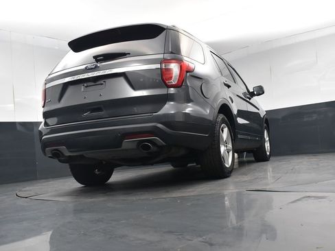 Used 2018 Ford Explorer XLT image 26