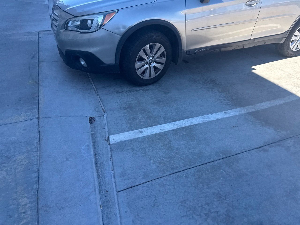 Used 2016 Subaru Outback 2.5i Premium AWD/4WD image 3
