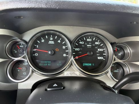Used 2011 Chevrolet Silverado 2500 LT w/ Interior Plus Package AWD/4WD image 31
