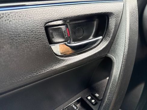 Used 2018 Toyota Corolla SE FWD image 27