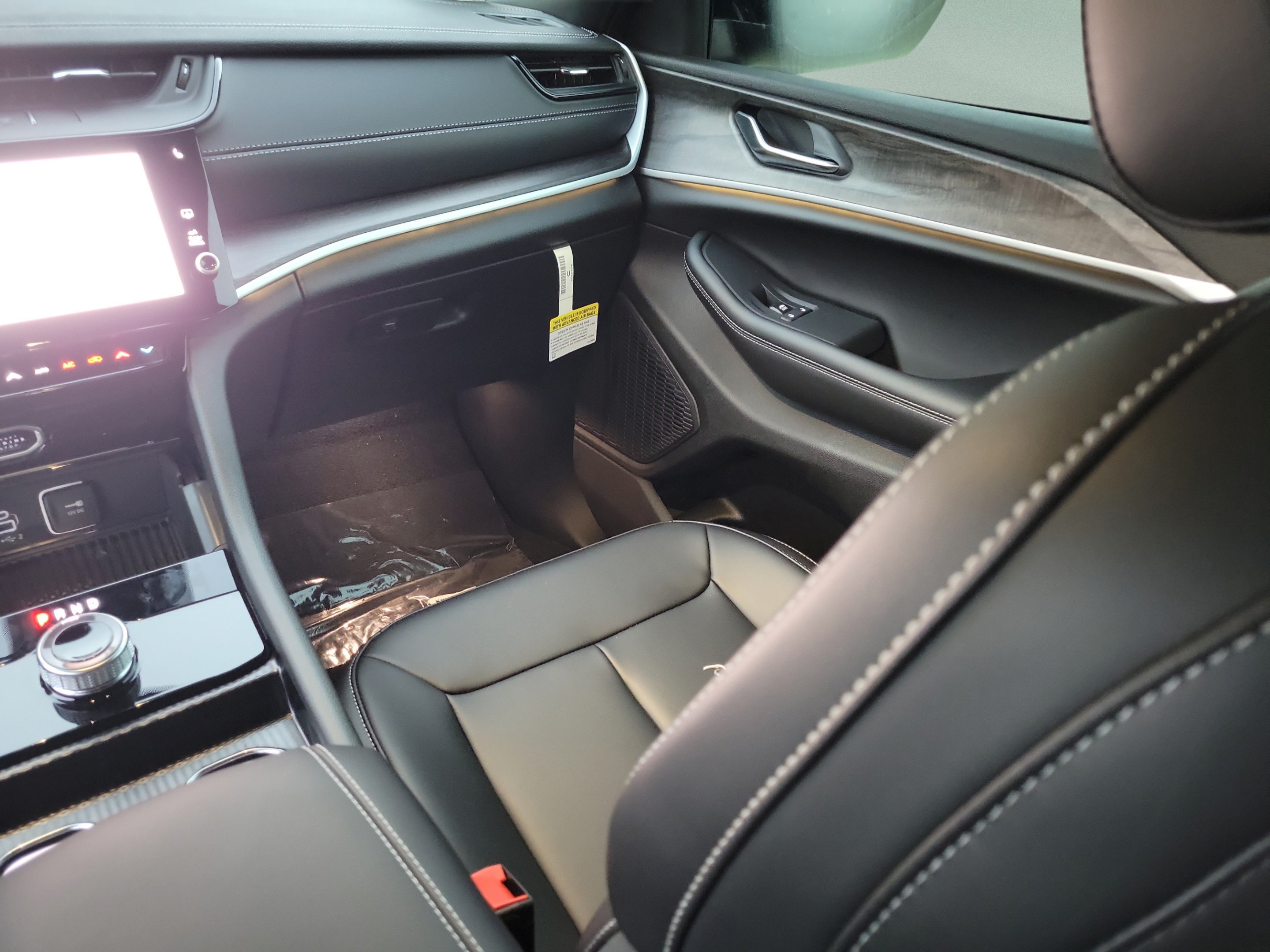 New 2027 Jeep Grand Cherokee Limited RWD image 10