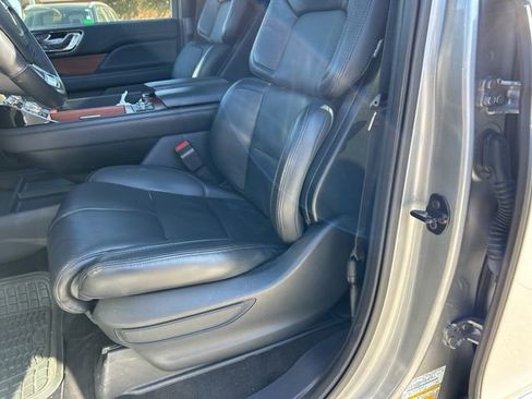 Used 2022 Lincoln Navigator Reserve image 13