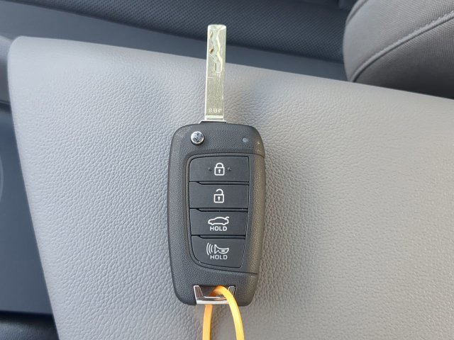 Used 2026 Hyundai Elantra SE FWD image 25