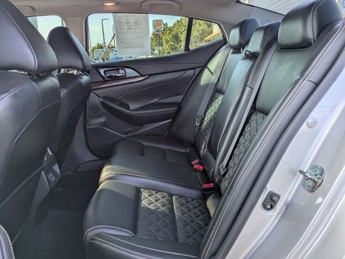 Used 2018 Nissan Maxima Platinum w/ Interior Lighting Package FWD image 13