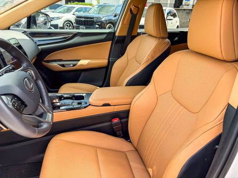 Used 2024 Lexus NX 250 FWD image 17