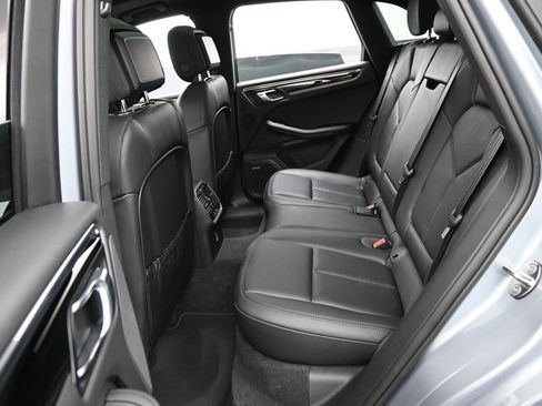 Certified 2025 Porsche Macan image 25