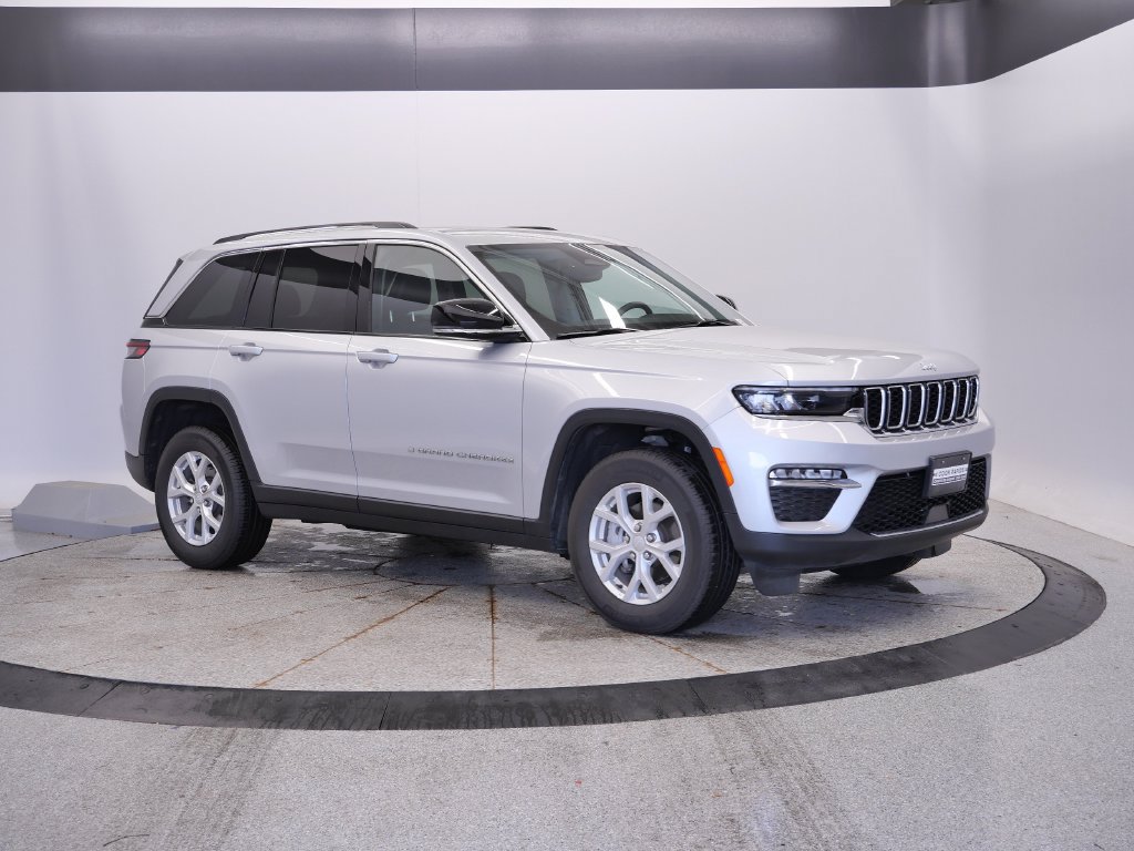 Used 2023 Jeep Grand Cherokee Limited AWD/4WD image 9