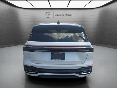 Used 2024 Lincoln Nautilus Reserve AWD/4WD image 5