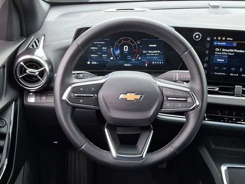 Used 2026 Chevrolet Equinox LT FWD image 19