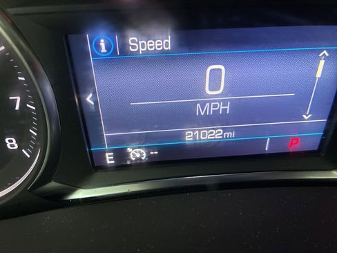 Used 2024 GMC Terrain SLE w/ Driver Convenience Package image 16