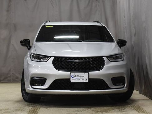 New 2026 Chrysler Pacifica Select w/ S Appearance Package image 5