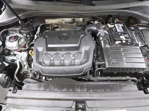 Used 2022 Volkswagen Tiguan SE w/ Panoramic Sunroof Package image 32