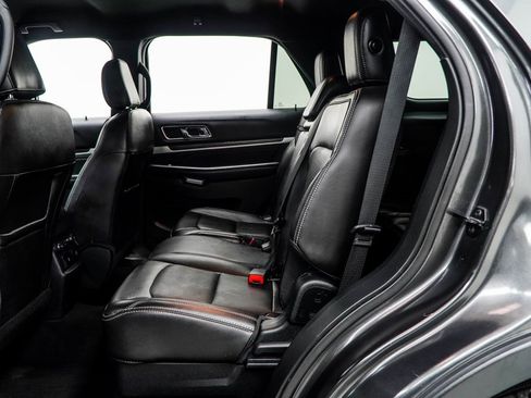 Used 2018 Ford Explorer Limited w/ Ford Safe & Smart Package image 40