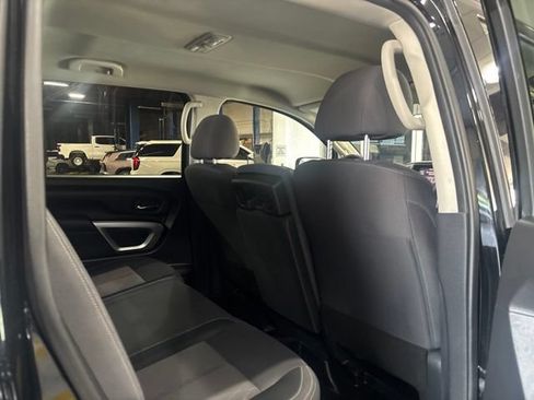 Used 2022 Nissan Titan SV AWD/4WD image 32