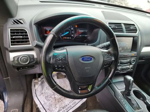 Used 2016 Ford Explorer XLT w/ Equipment Group 202A image 7