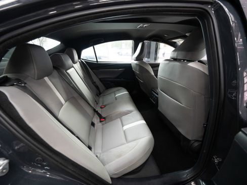 Used 2025 Toyota Camry SE w/ Convenience Package image 24