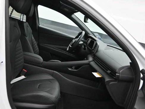 New 2026 Hyundai Elantra SEL Sport FWD image 11