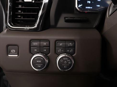 Used 2025 GMC Sierra 3500 Denali w/ Denali Reserve Package AWD/4WD image 19
