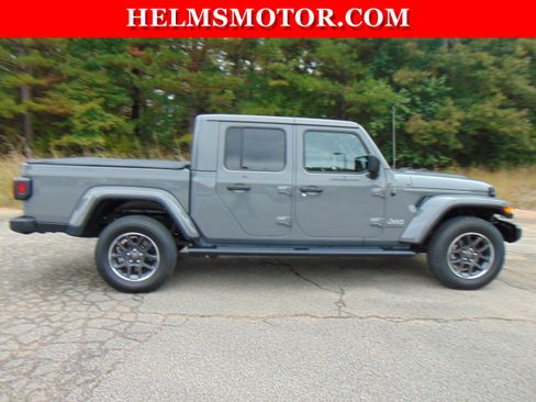 Certified 2023 Jeep Gladiator Overland image 2