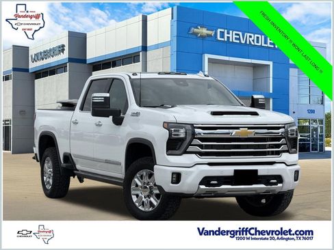 Used 2024 Chevrolet Silverado 2500 High Country w/ High Country Premium Package AWD/4WD image 1