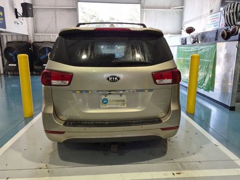 Used 2015 Kia Sedona LX image 2