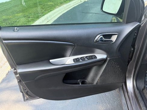Used 2018 Dodge Journey SE FWD image 23