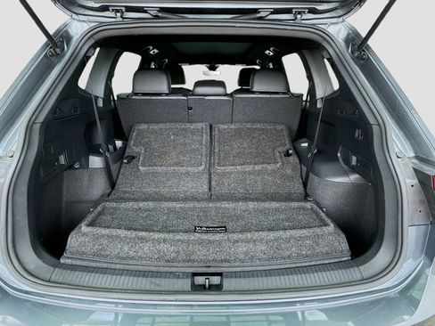 Used 2022 Volkswagen Tiguan SE R-Line image 18