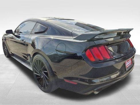 Used 2017 Ford Mustang Coupe image 4