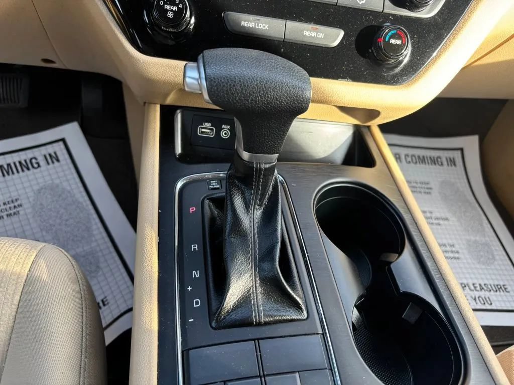 Used 2018 Kia Sedona LX FWD image 24