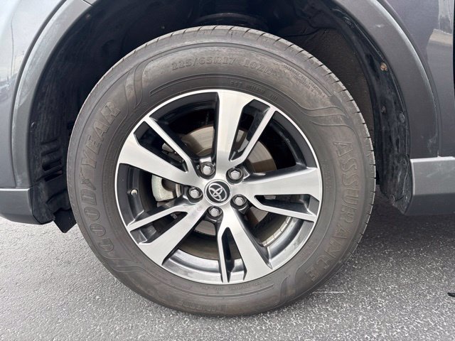 Used 2018 Toyota RAV4 XLE AWD/4WD image 10