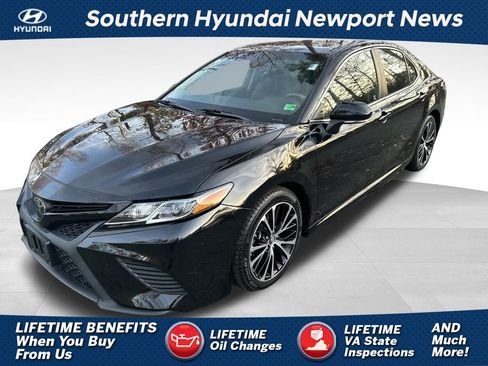 Used 2018 Toyota Camry L image 1