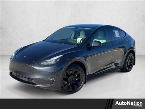 Used 2024 Tesla Model Y Long Range image 1