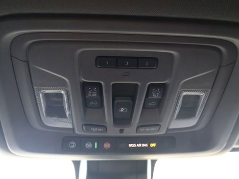 Used 2021 GMC Sierra 2500 Denali w/ Denali Black Diamond Edition image 16