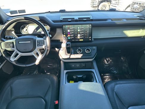Used 2023 Land Rover Defender 130 X-Dynamic SE image 6